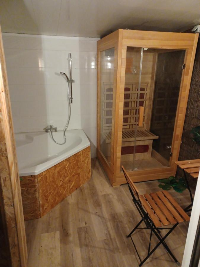 Roulotte Et Sauna De Tonton Bouvy Au Domaine Du Reuze Winnezeele Bagian luar foto