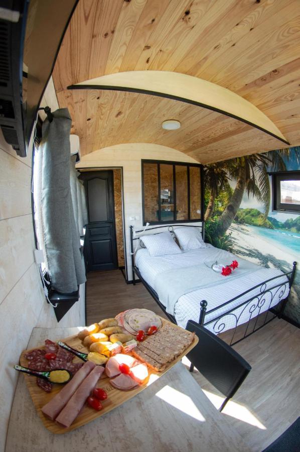 Roulotte Et Sauna De Tonton Bouvy Au Domaine Du Reuze Winnezeele Bagian luar foto